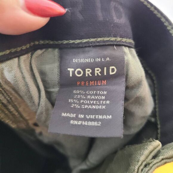 Torrid Sky High Skinny Army Green Pants Size 26R - Picture 5 of 5